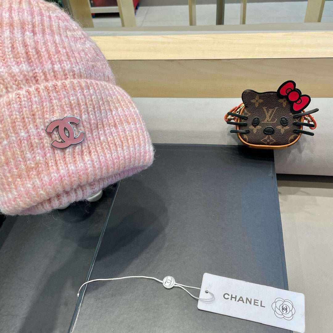 STRIPED KNITTED HAT IN LIGHT PINK WOOL 424515