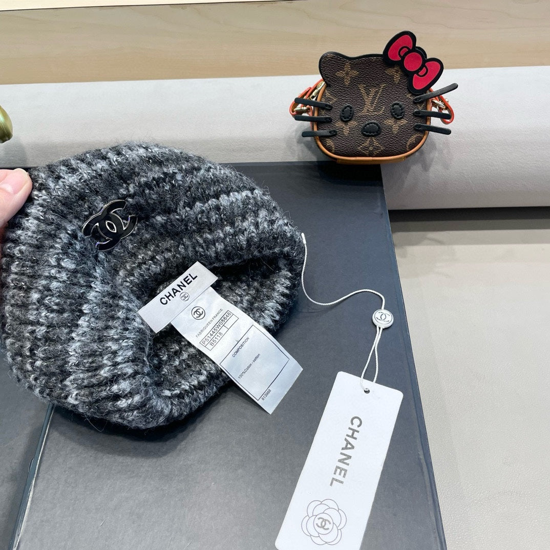 STRIPED KNITTED HAT IN DARK GRAY WOOL 424516