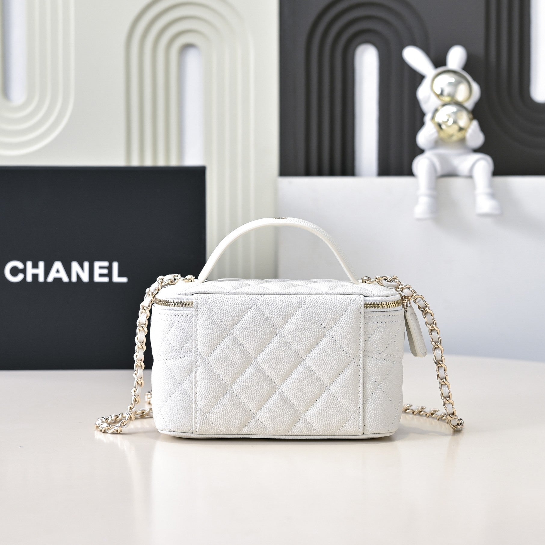 CC 25C Vanity Top Handle 17cm White Grained Calfskin Light Gold Hardware