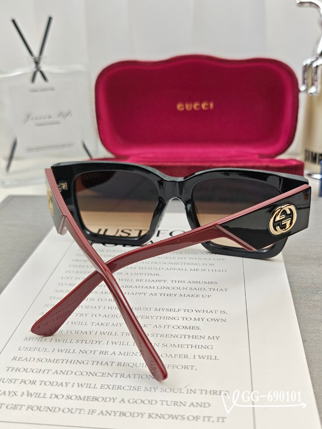 Gucci Sunglasses 561919