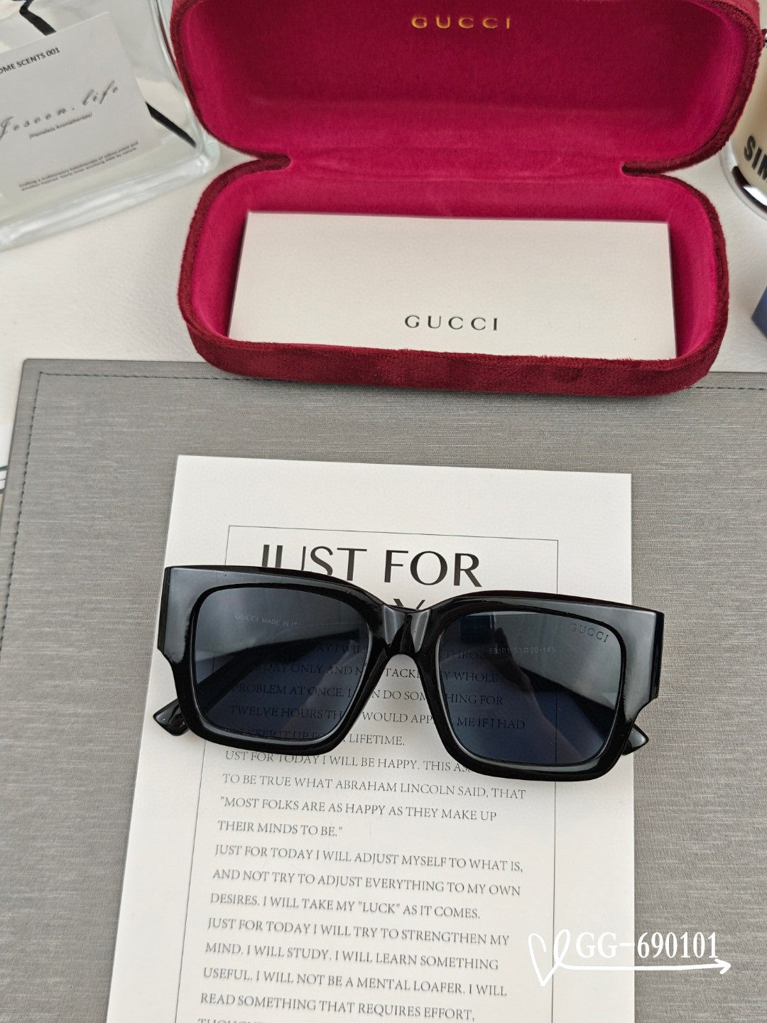 Gucci Sunglasses 561919