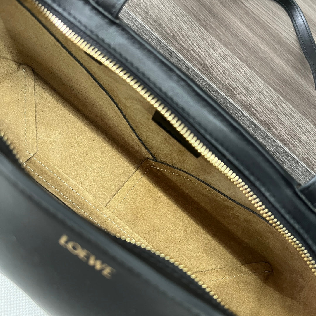 Loewe Cropped Handbag 39 Black Glossy Calfskin 280657