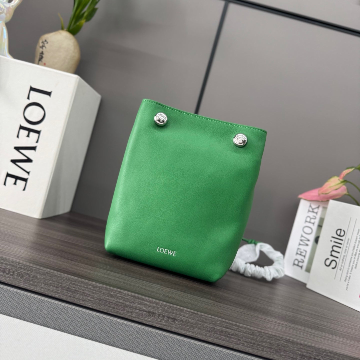 Loewe Pebble Hobo Bag 22 Green Calfskin 280584