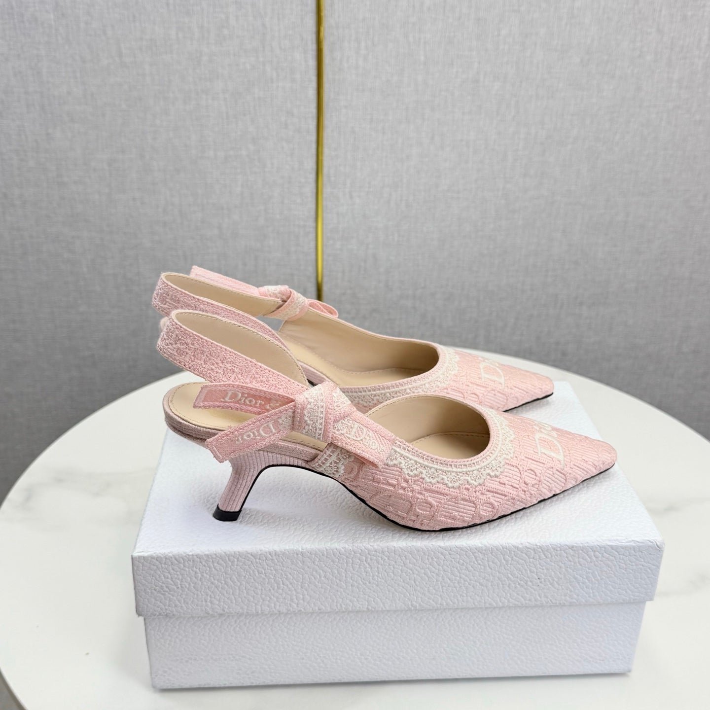 CD 26 Embroidered Slingback 65 Pink Canvas 620370