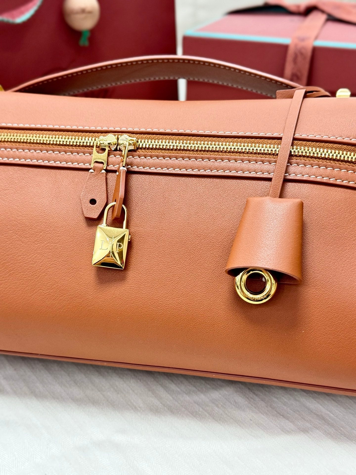 LP 2026 Extra Softy Bag L33 Cuir/Sun Gold Calfskin