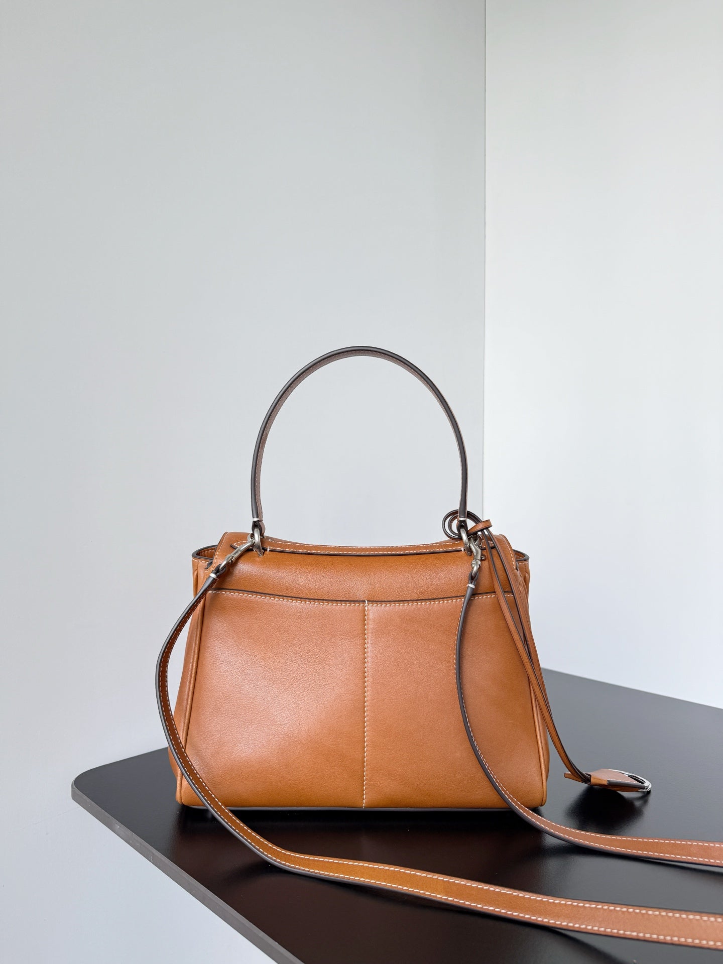 𝗕𝗮𝗹𝗲𝗻𝗰𝗶𝗮𝗴𝗮 Rodeo 35 bag brown lambskin