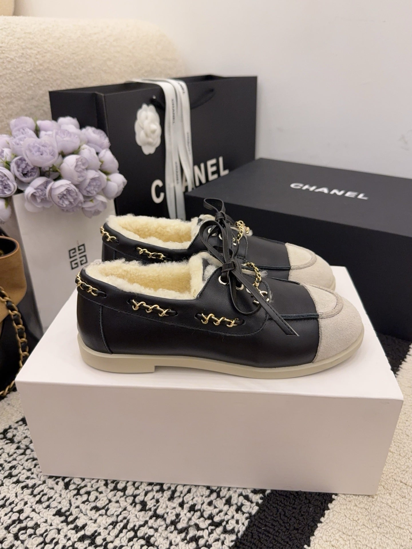 CC 26 Shearling Loafer Black White Leather Wool 588714