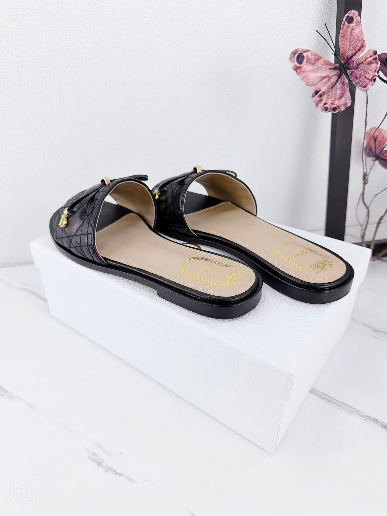 CD 26s Slippers Black Beige Cowhide 681587