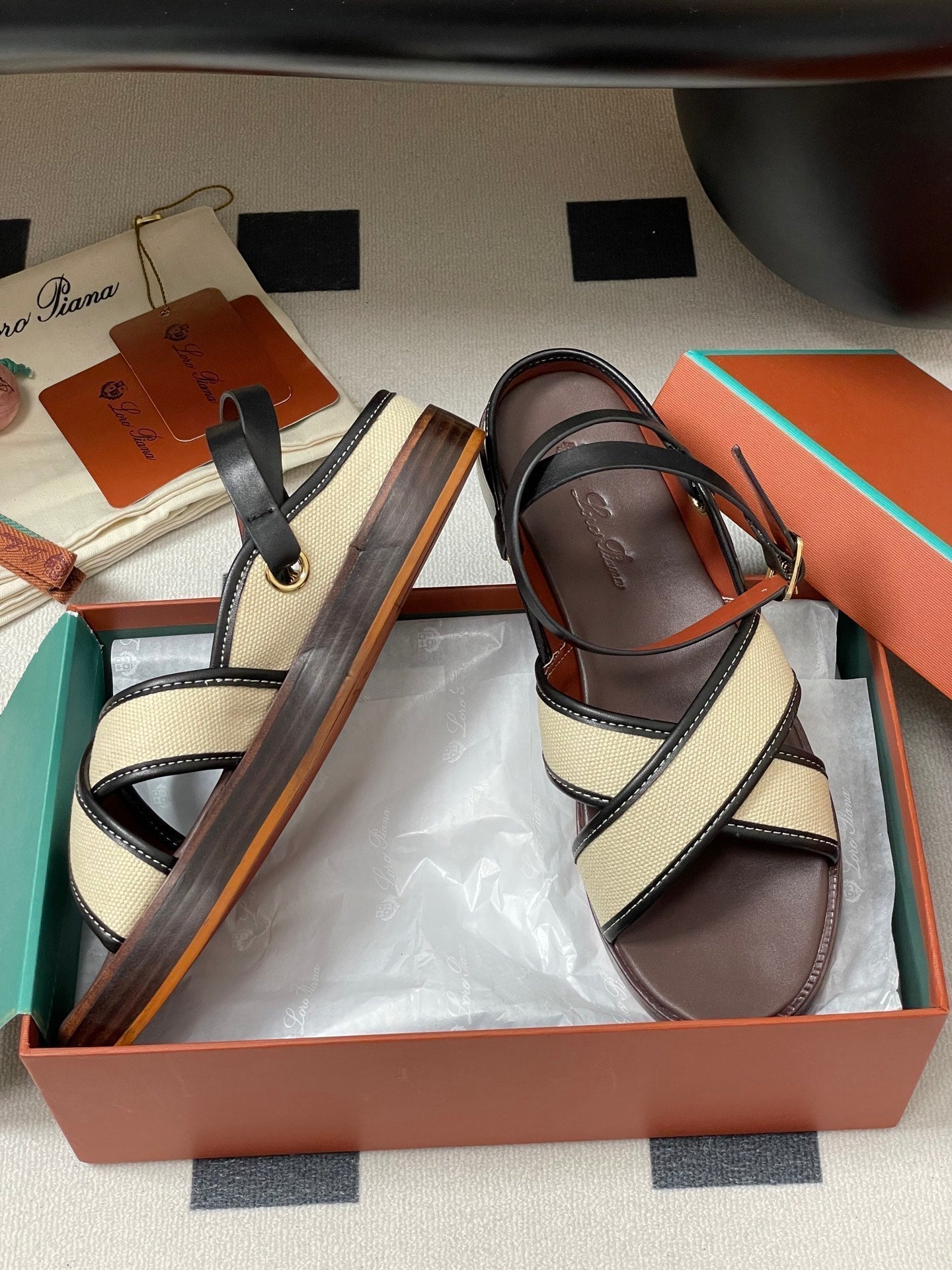 LP  Sandal Beige Brown Cowhide 312168