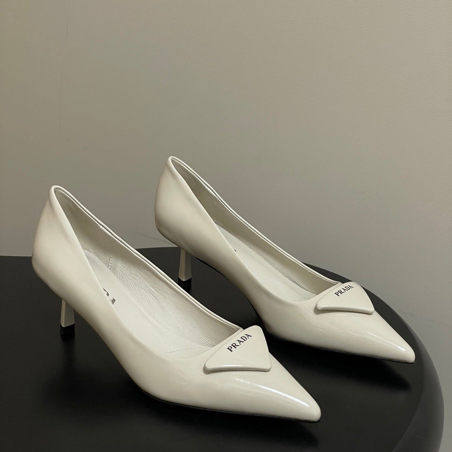PRA 26SS Pointed Toe Heels Ivory Patent Leather 593836