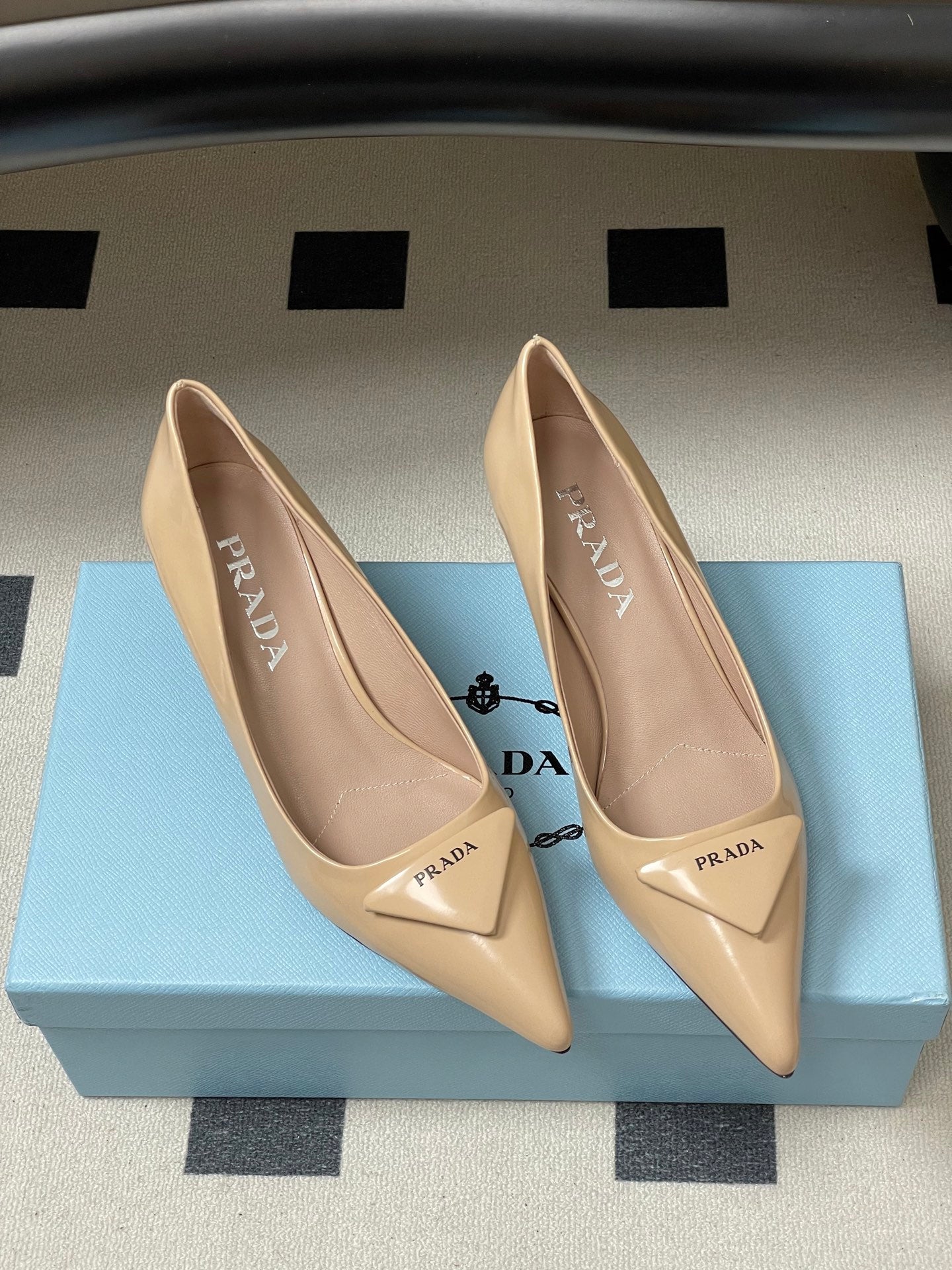 PRA 26SS Pointed Toe Heels Beige Patent Leather 593838