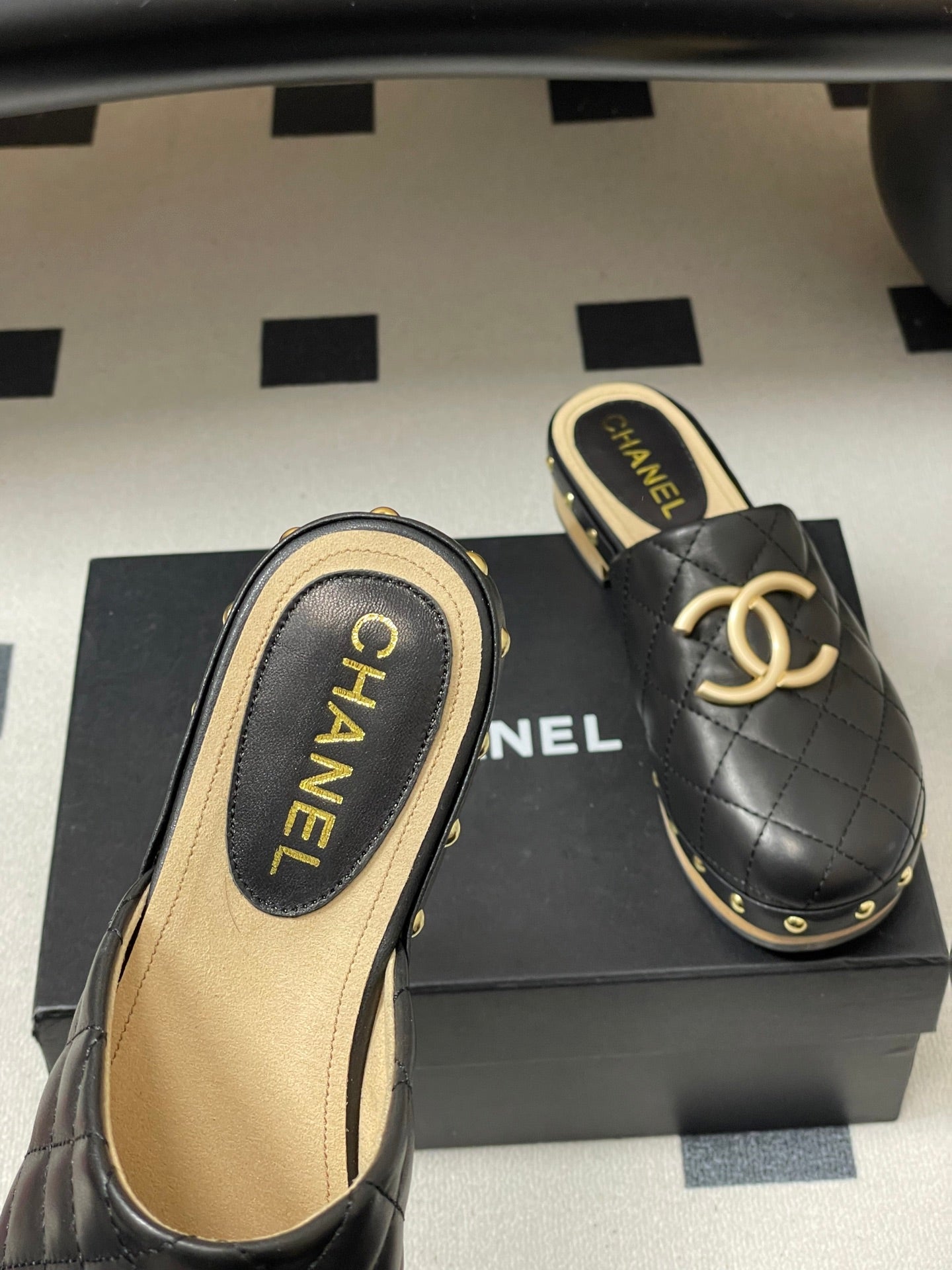 CC 26s Flat Mule Black Beige Cowhide 649404