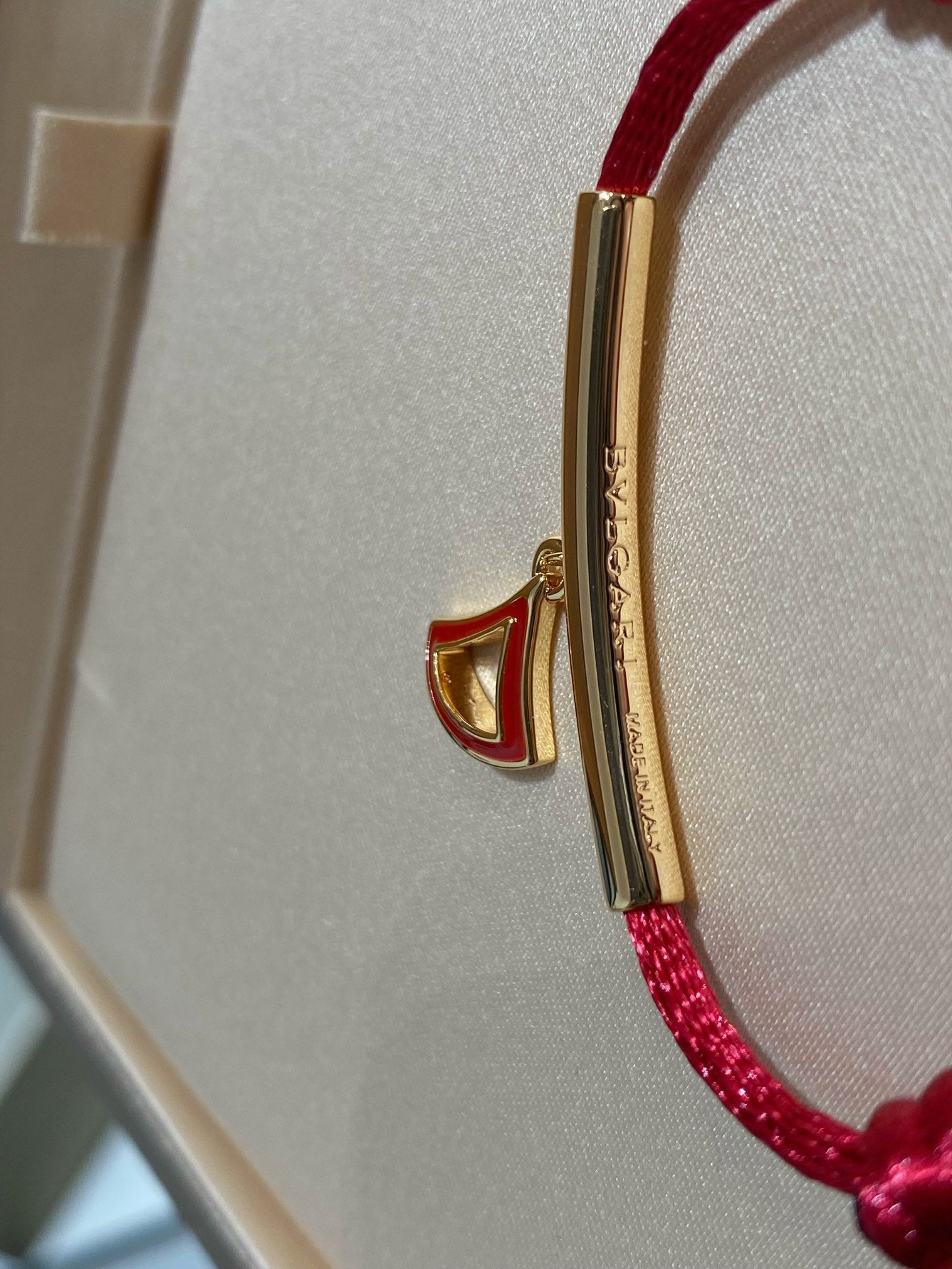 BVL 1 MOTIF LUCKY RED BRACELET GOLD