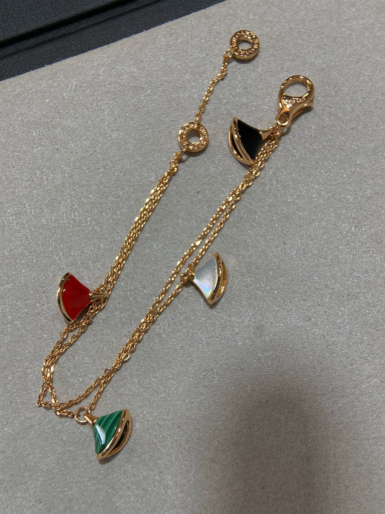 BVL 4 MOTIF MOP GOLD DOUBLE CHAIN BRACELET