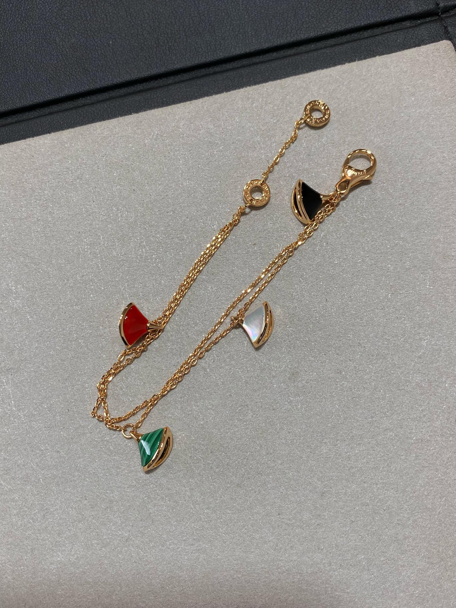 BVL 4 MOTIF MOP GOLD DOUBLE CHAIN BRACELET