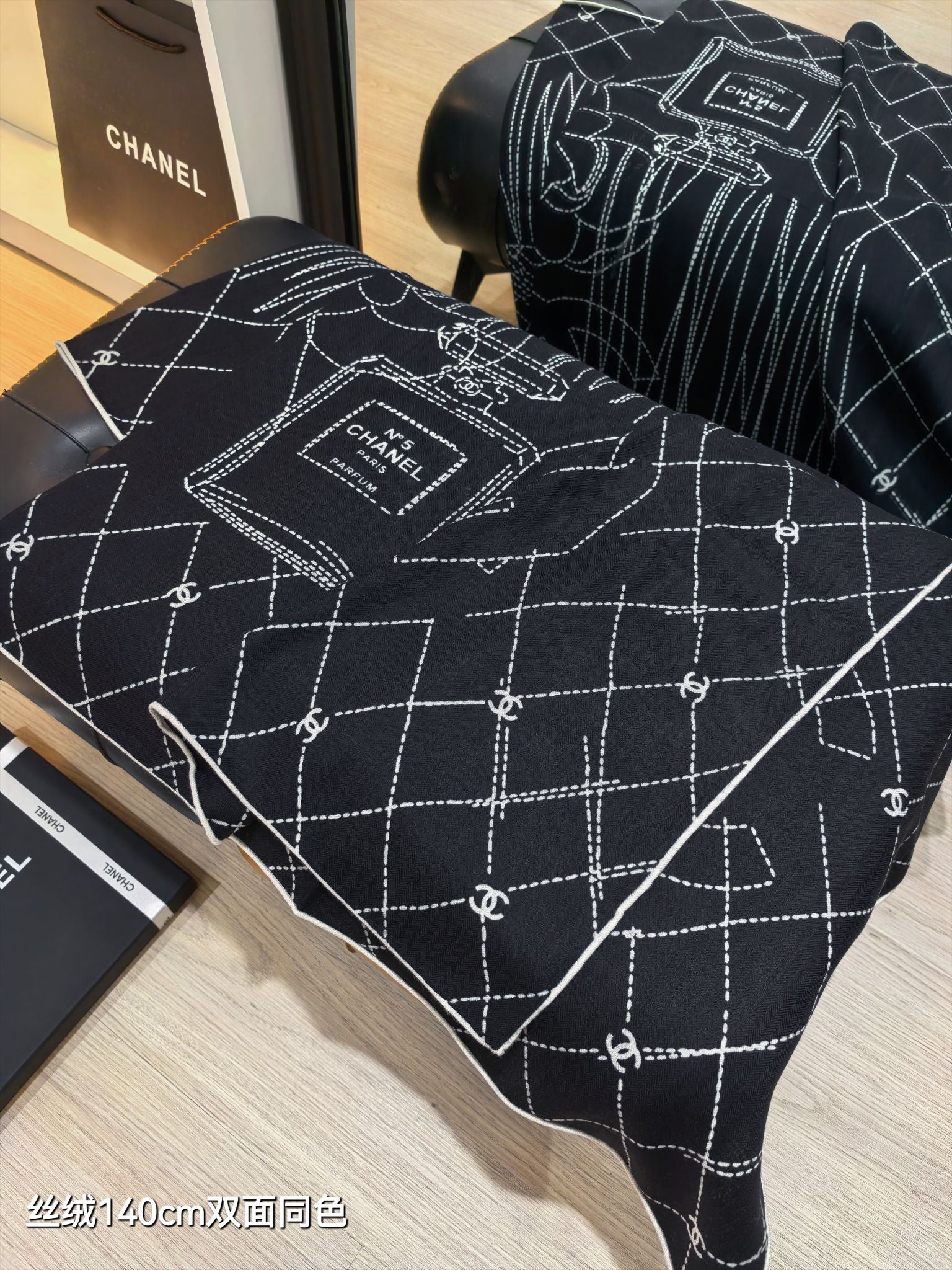 CC 25 Scarf 140CM Black Cashmere 293077