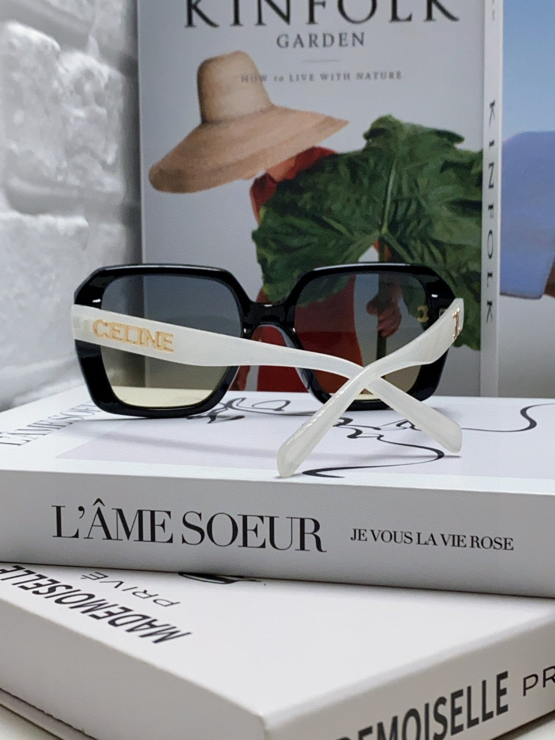 TRIOMPHE SUNGLASSES 548593 IN BLACK AND WHITE ACETATE