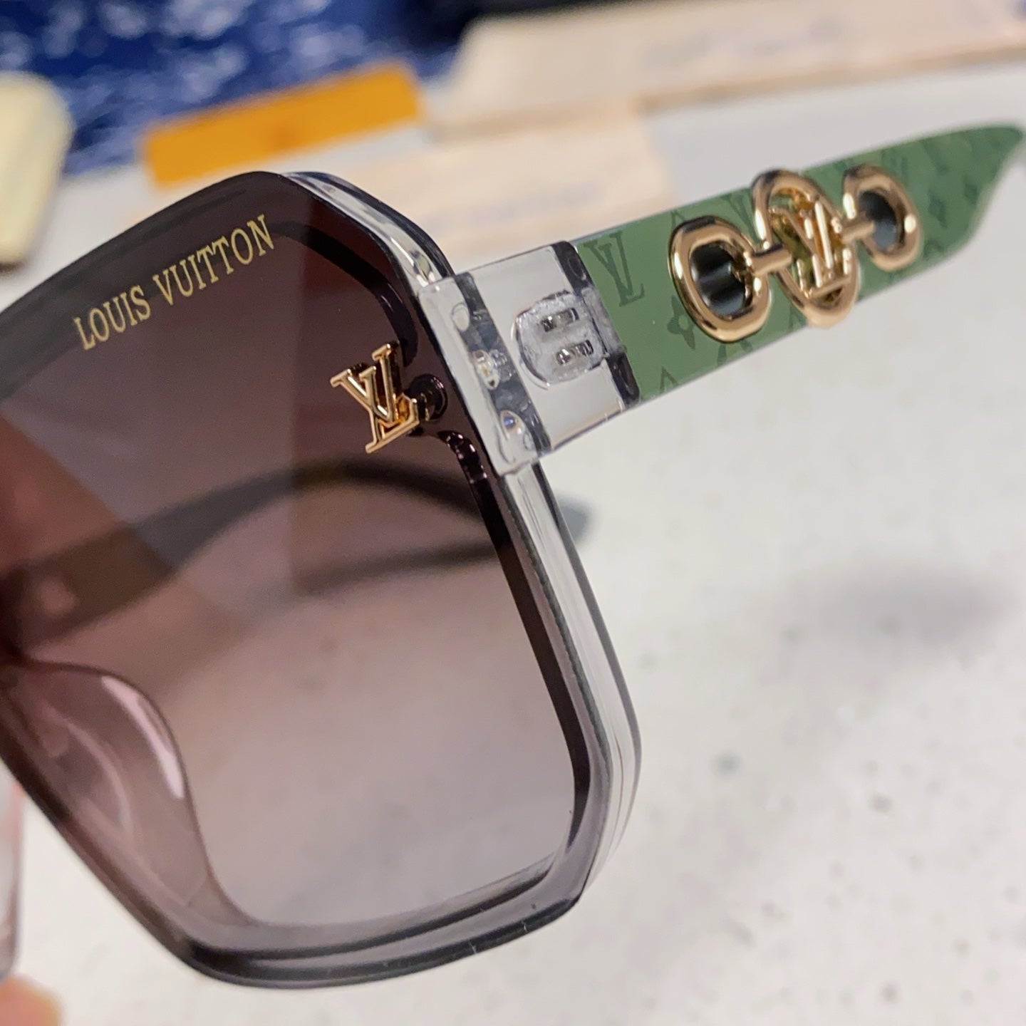 SQUARE SUNGLASSES 573318 IN GREEN ACETATE GREY SMOKE LENS