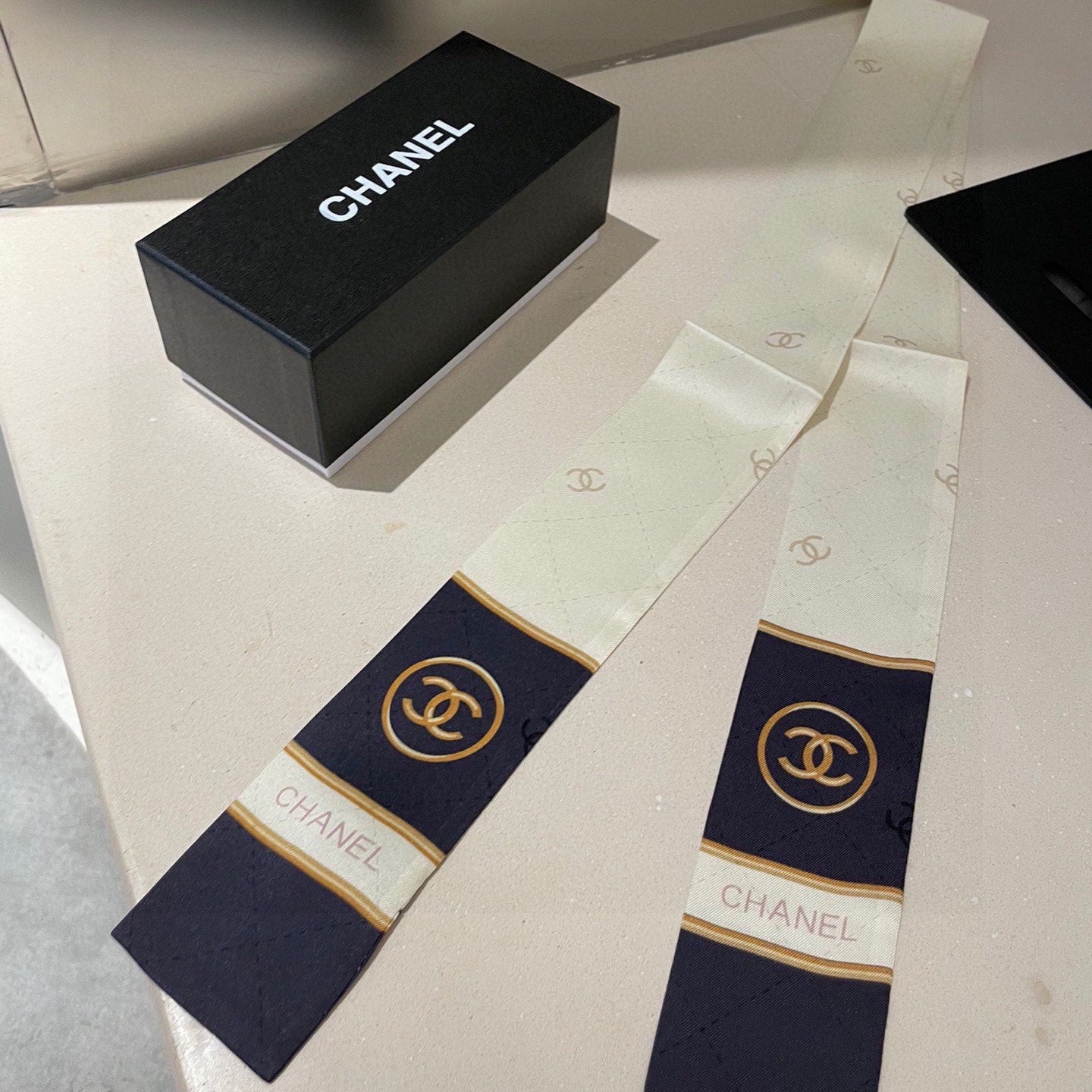 CC  Twilly Mini Scarf 120cm White Navy Blue Mulberry Silk 802158