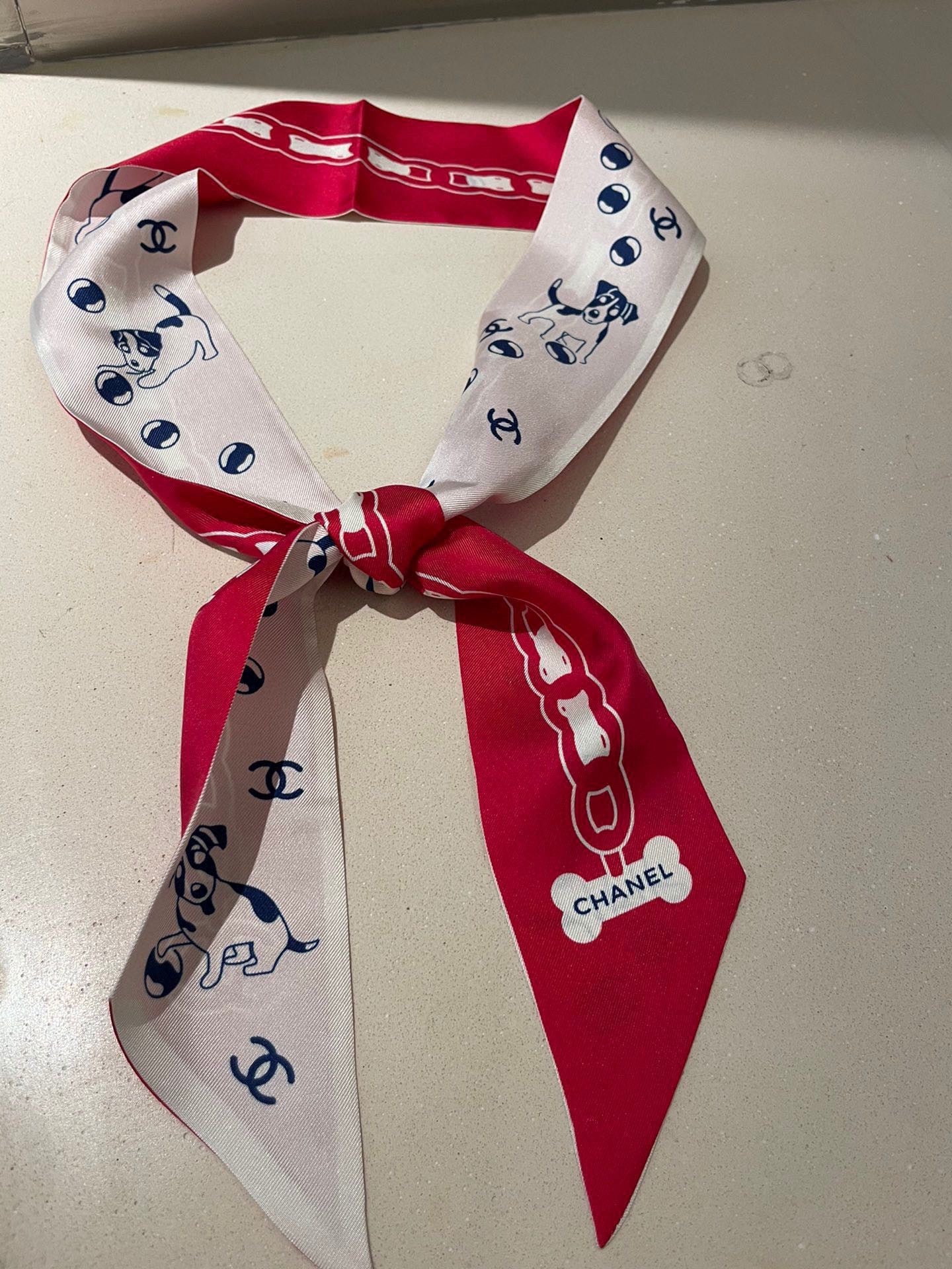 CC  Twilly Mini Scarf 120cm Red White Mulberry Silk 798813