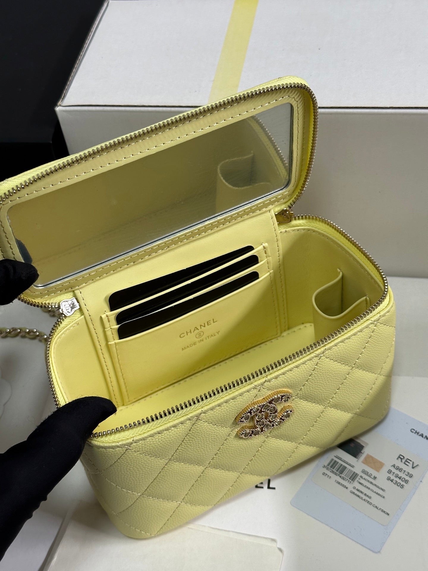 CC 25C Vanity Case 17cm Yellow Caviar Leather Heart Rhinestone Light Gold Hardware 243418