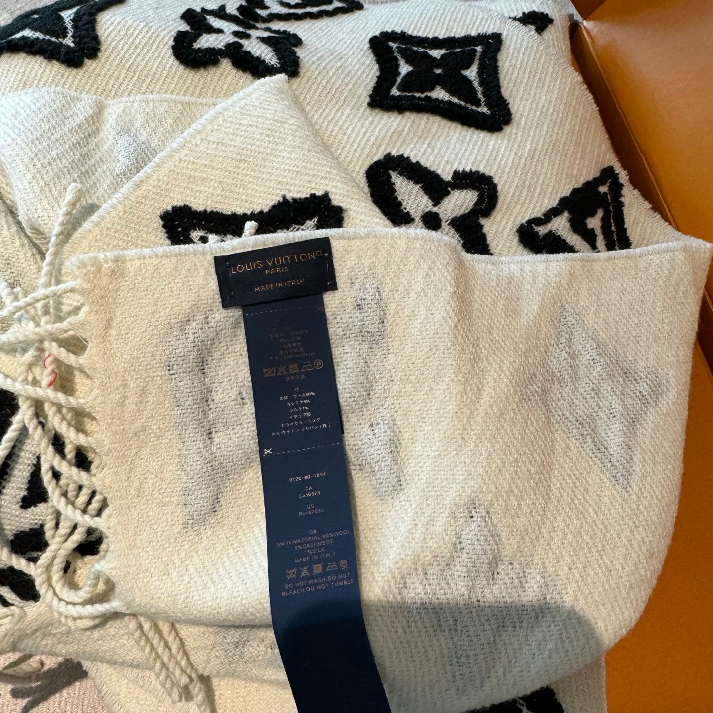 LV 3D Scarf 220cm White Black Sheep Wool 967204