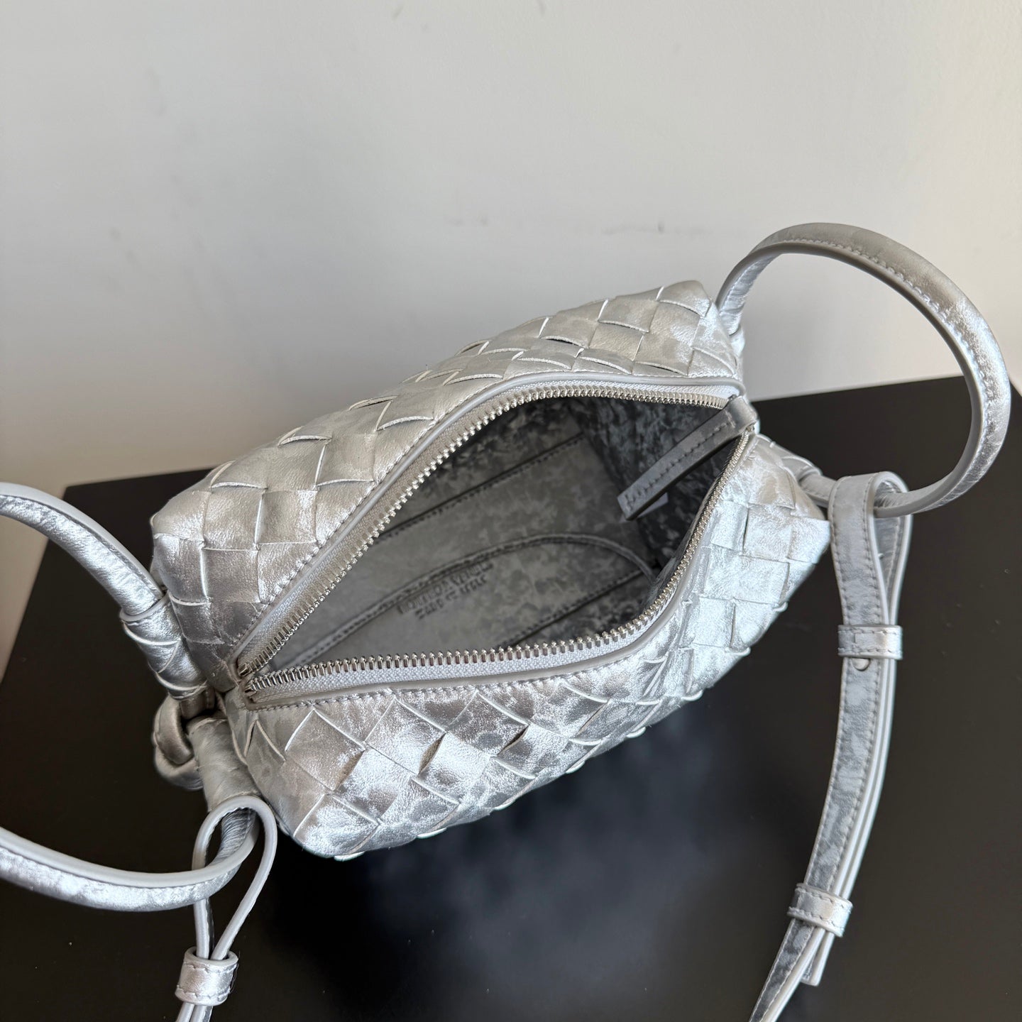 Bottega Veneta 2026 Loop Bag 21cm Silver Intrecciato Woven Leather 137119