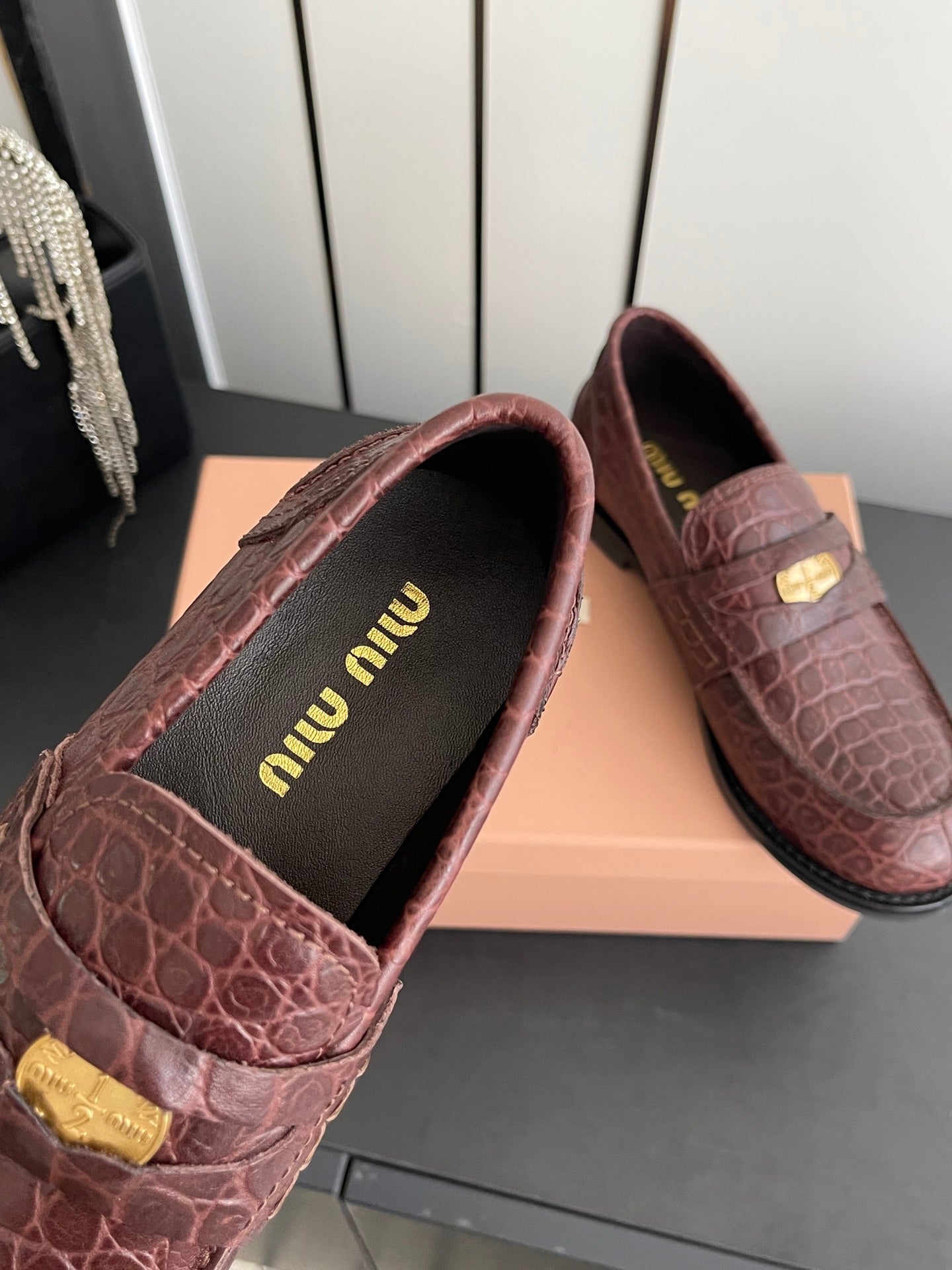 MIU 26 Casual Loafers Red Brown Crocodile Embossed Calfskin 631626