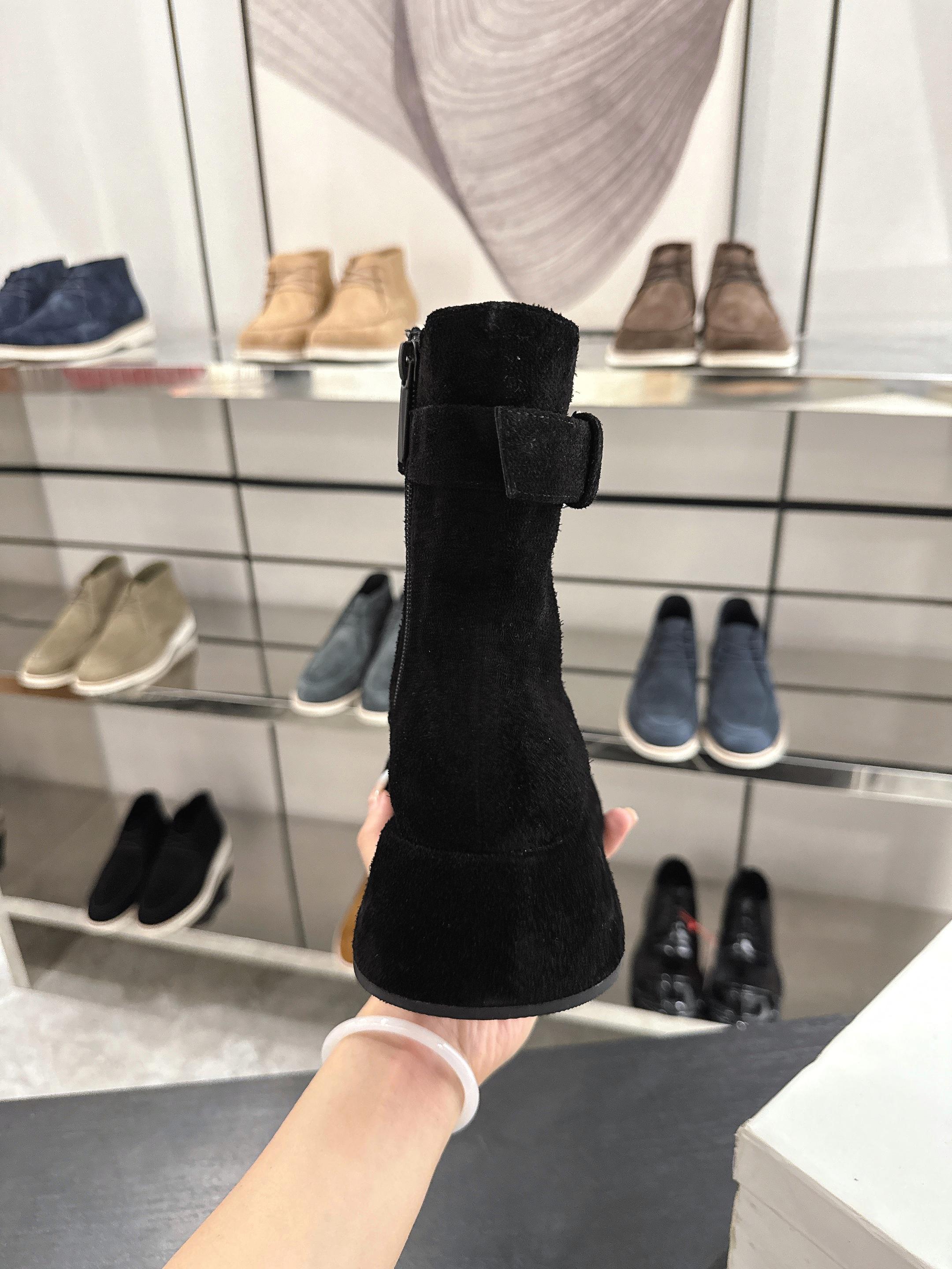 The Row 2025 Lace-up Boot Black Suede 543368