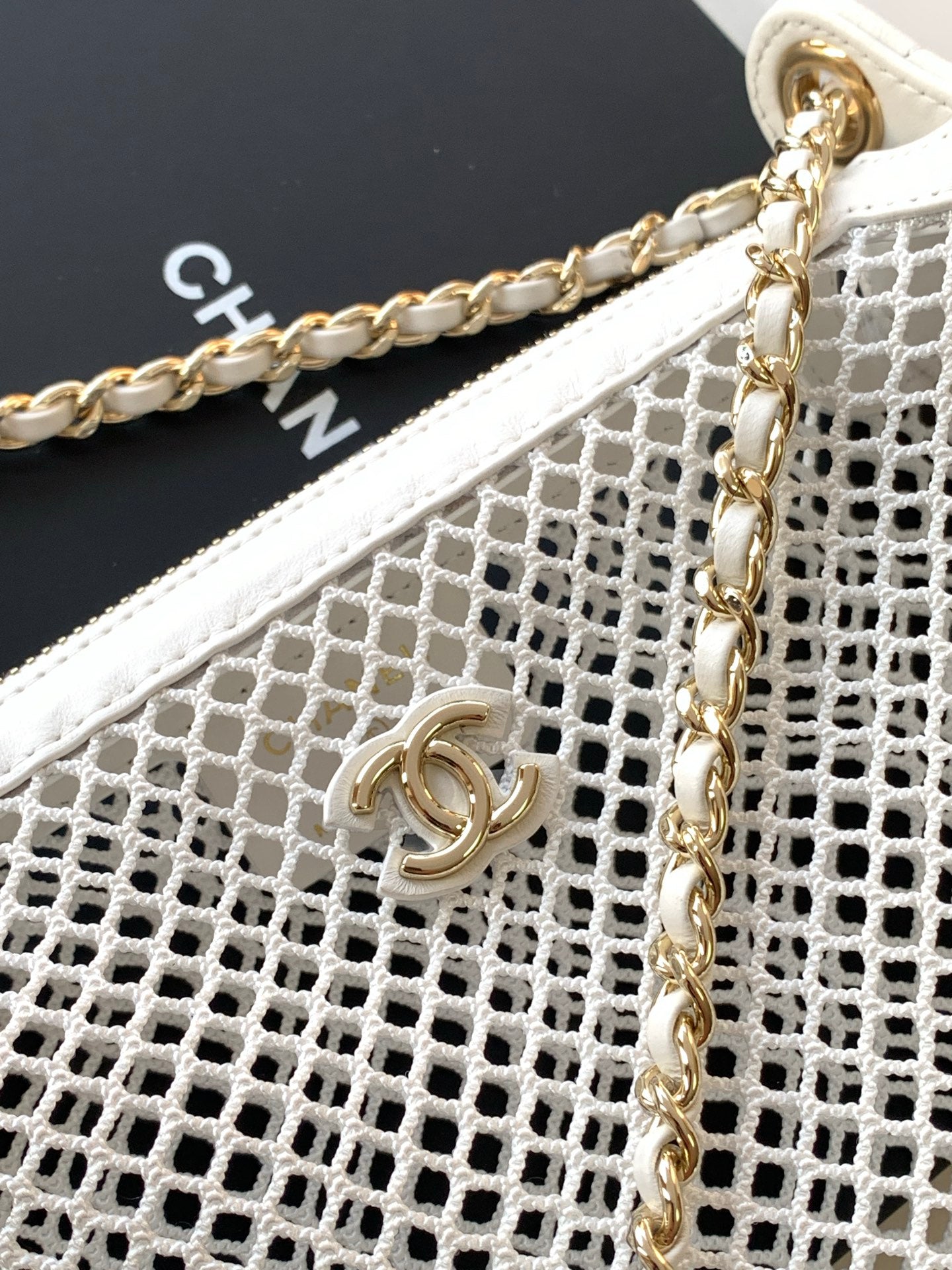 CC 25S Rectangle White Cluth Bag With Chain