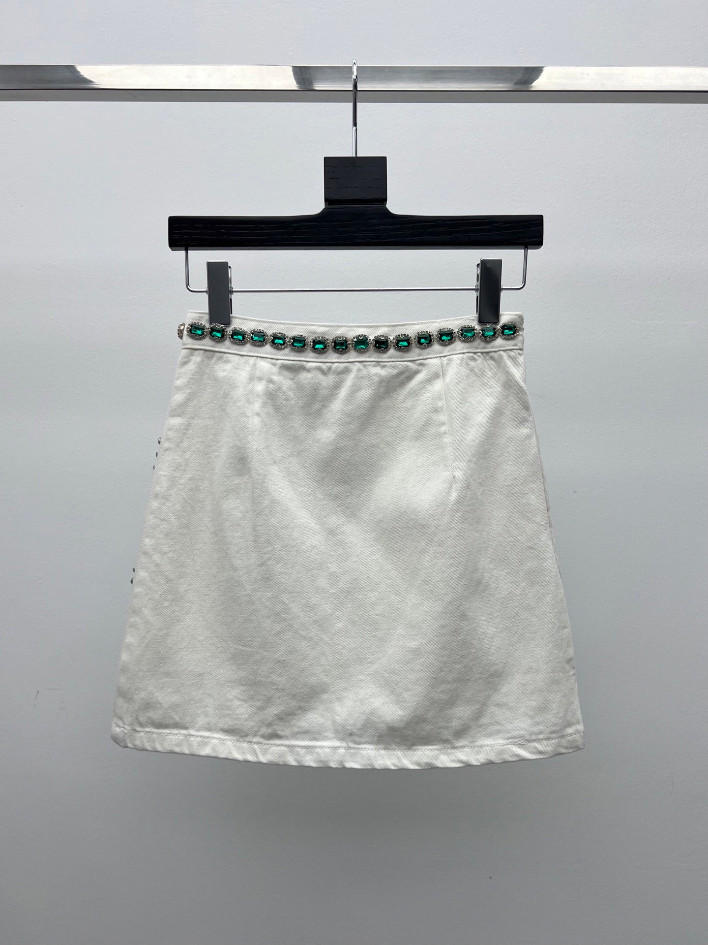 Miumiu 2026 Emerald-studded Midi Skirt White Green Cotton
