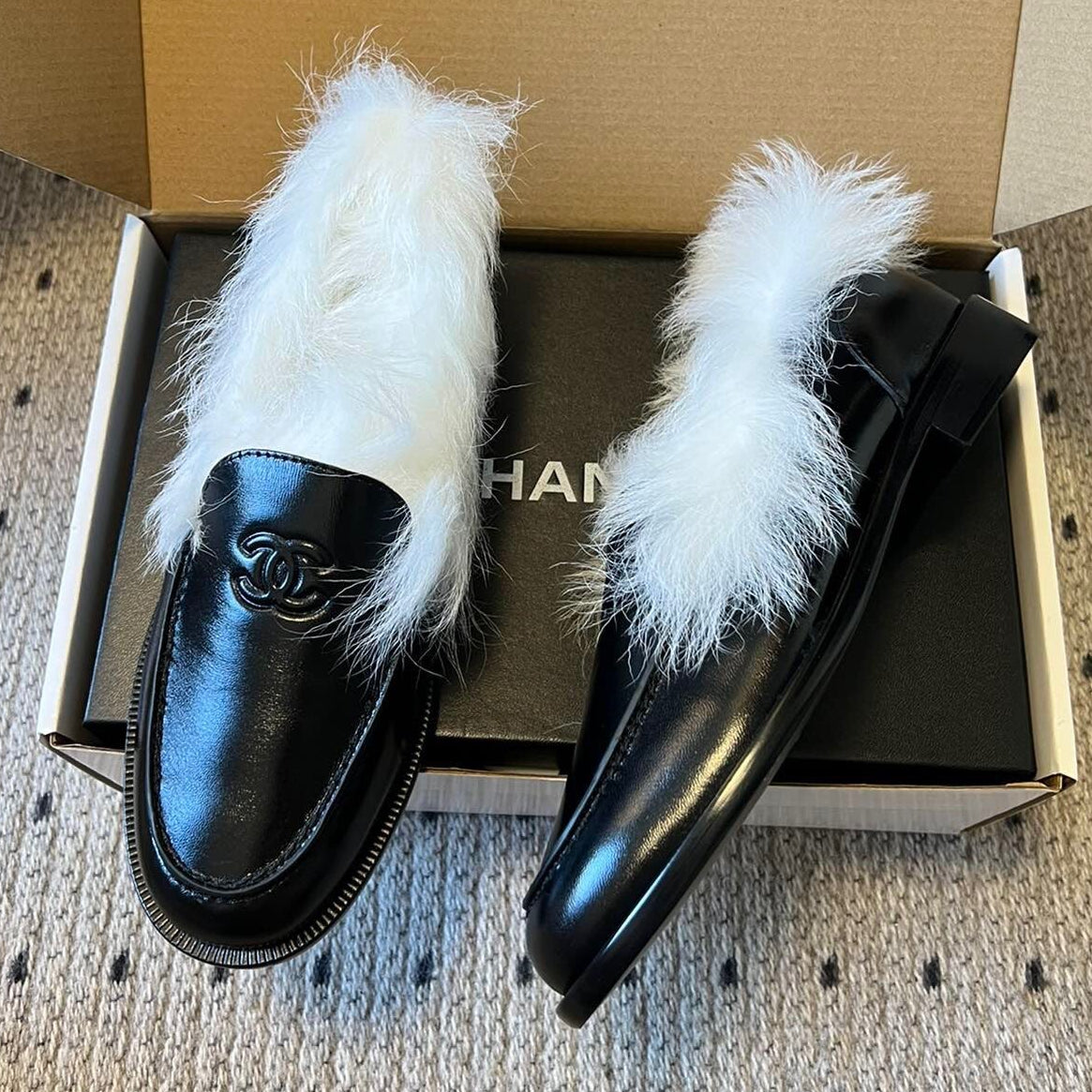 CC 26 Furry Loafer Black mix White Shiny Sheepskin And Shearling Fleece 592924